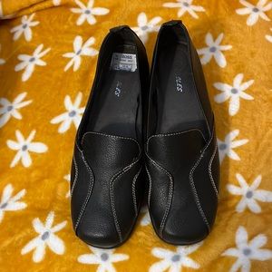 Like new women’s flats